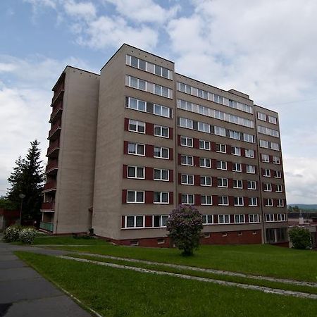 Domov Mladeze A Skolni Jidelna Karlovy Vary Hotel Esterno foto