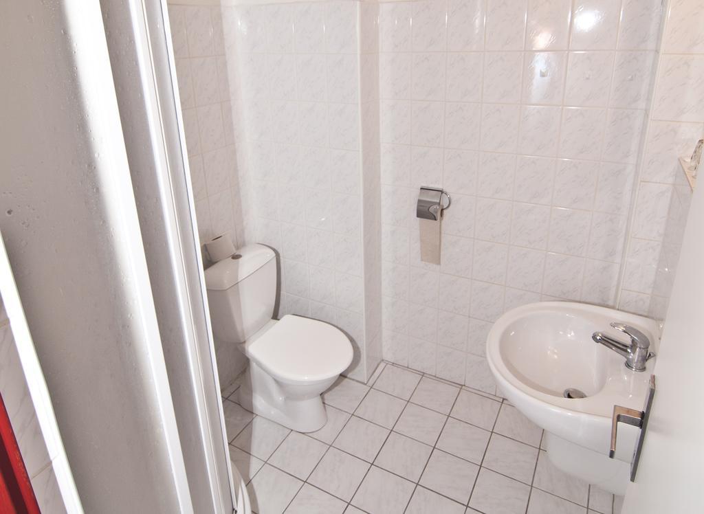 Domov Mladeze A Skolni Jidelna Karlovy Vary Hotel Camera foto