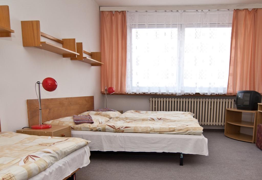 Domov Mladeze A Skolni Jidelna Karlovy Vary Hotel Camera foto