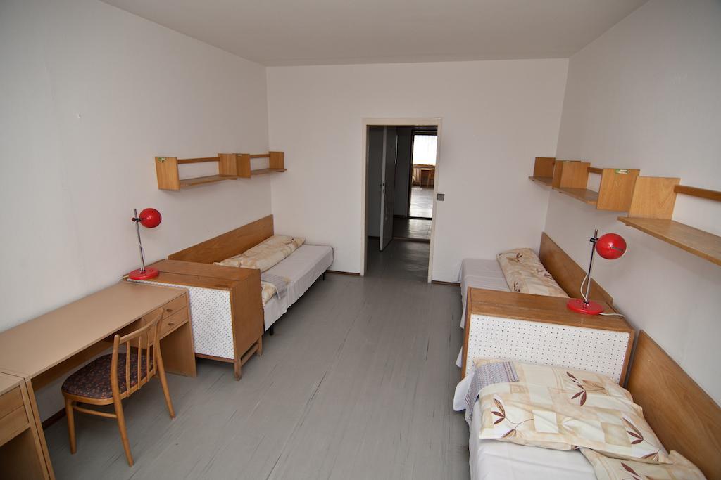 Domov Mladeze A Skolni Jidelna Karlovy Vary Hotel Camera foto