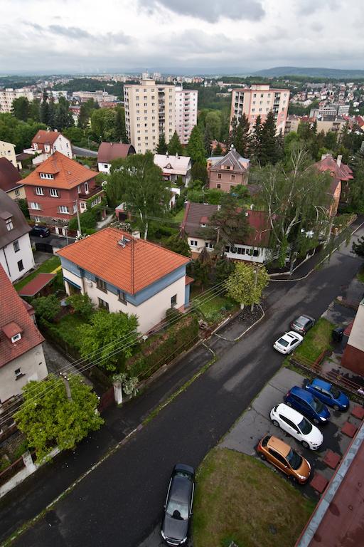 Domov Mladeze A Skolni Jidelna Karlovy Vary Hotel Esterno foto