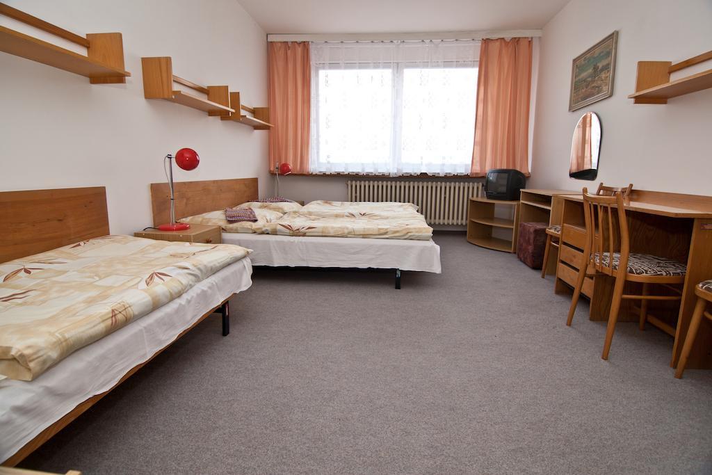 Domov Mladeze A Skolni Jidelna Karlovy Vary Hotel Camera foto